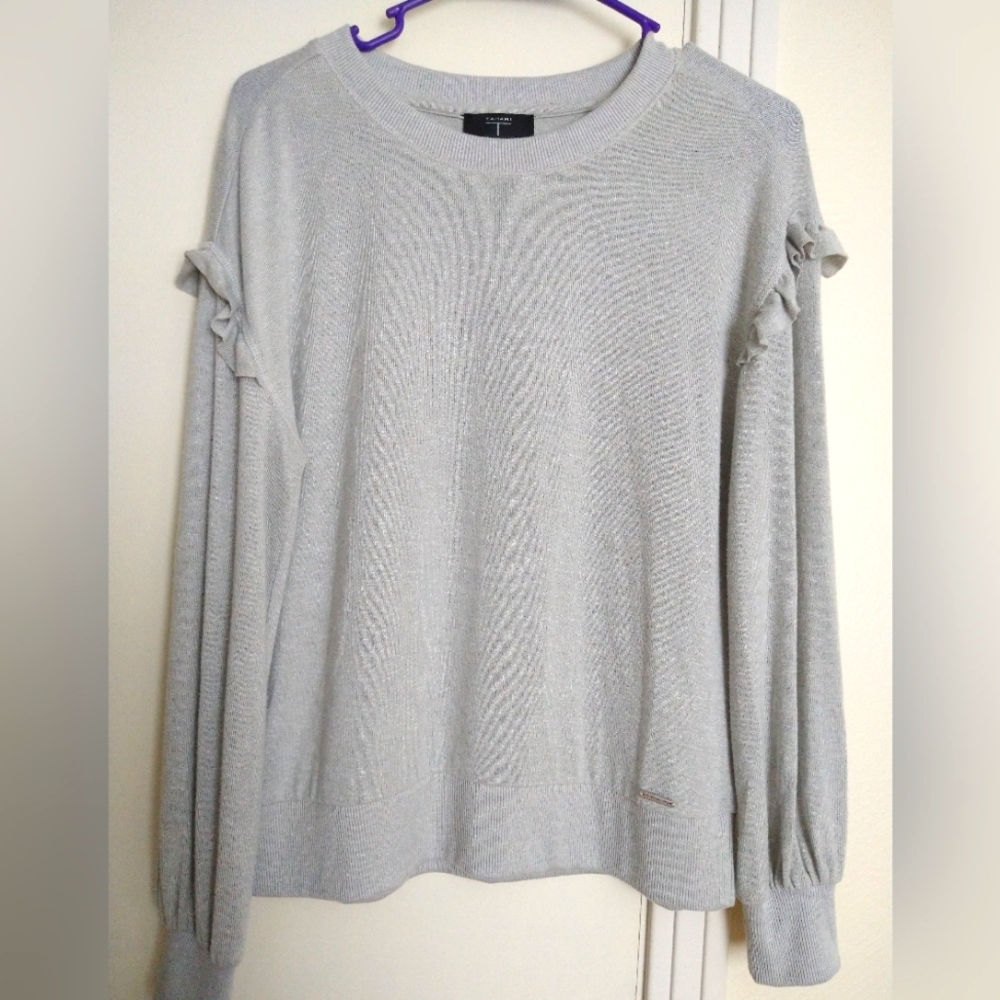 T Tahari gray ruffle sleeves sweater top M